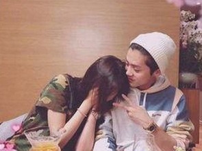 吃瓜表情包火爆背后：娱乐圈焦点变迁与网络文化交织