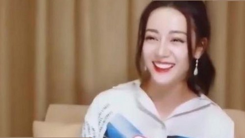 娱乐圈吃瓜狂欢全程揭秘：从小游戏到长视频的趣味进化